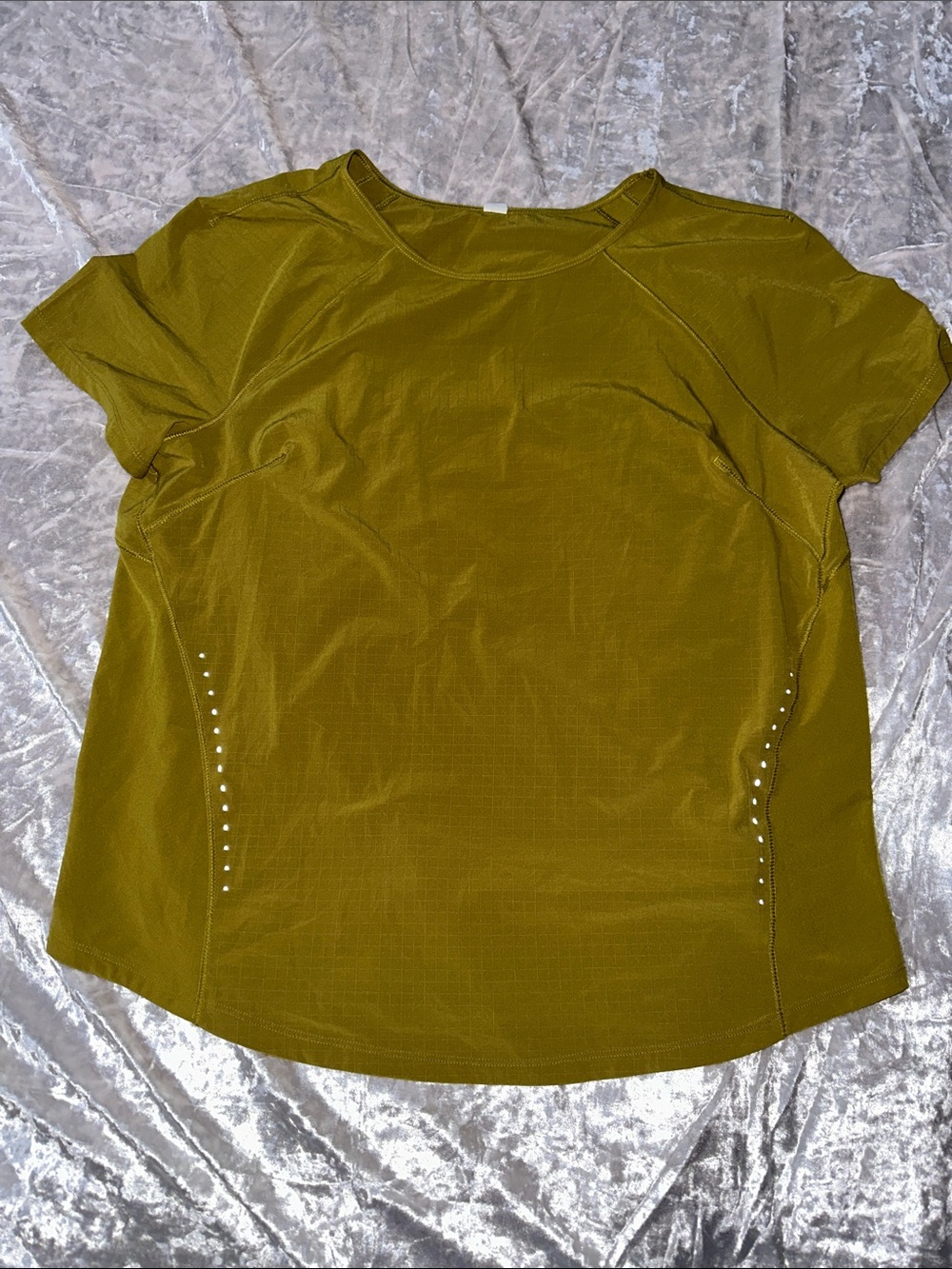 Lululemon Stretch reflective Run Short-Sleeve Shirt in Auric Gold size 8